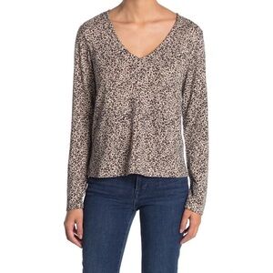 New Sanctuary V-neck Cozy Pocket Sleeve Top in Mini Leopard